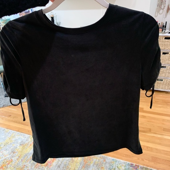 Black top - Picture 1 of 4